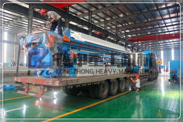 隆中污泥板框壓濾機價格經(jīng)濟實惠，處理洗沙尾礦真靠譜