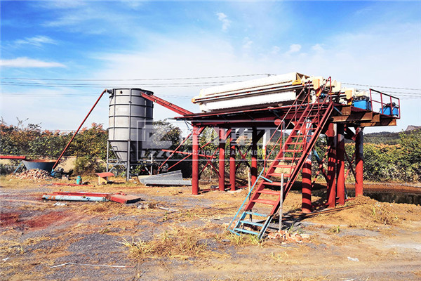 脫水污泥板框壓濾機設(shè)備火力全開，助力尾砂污泥再利用