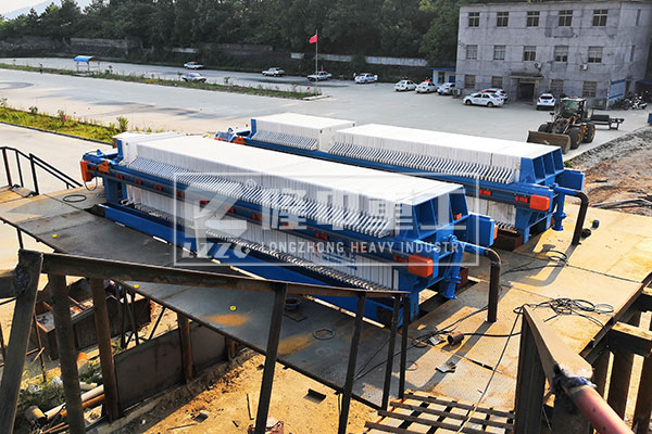 大型污泥壓濾機(jī)有哪些類型？污泥板框壓濾機(jī)閃耀市場
