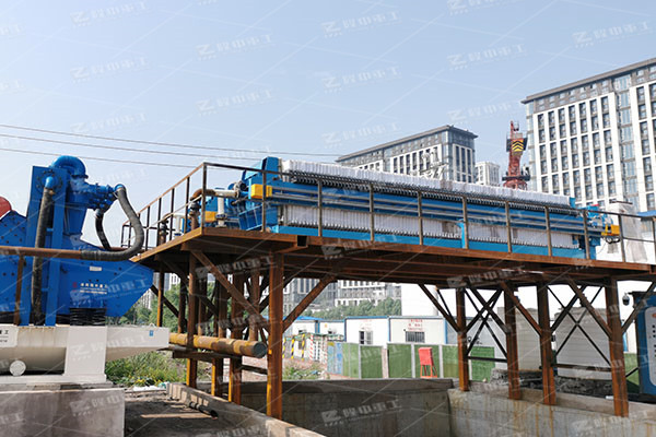 污泥壓濾機(jī)運(yùn)行中這三點(diǎn)解決了，還怕運(yùn)行中跑偏嗎？