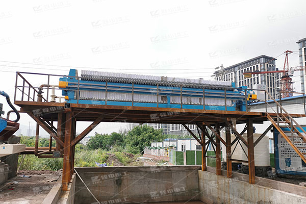 砂廠怎樣配置污泥壓濾機(jī)，如何達(dá)到高產(chǎn)？